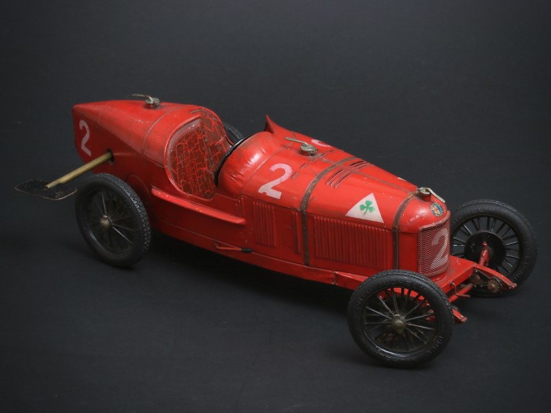 For sale: ALFA ROMEO P2 ROUGE C I J NUMERO 2 BLANC  TREFLE VERT TRIANGLE BLANC  MANIVELLE ET SUSPENSION  HARTFORD